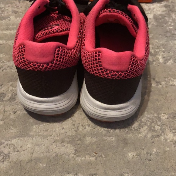 Nike - Picture 3 of 3